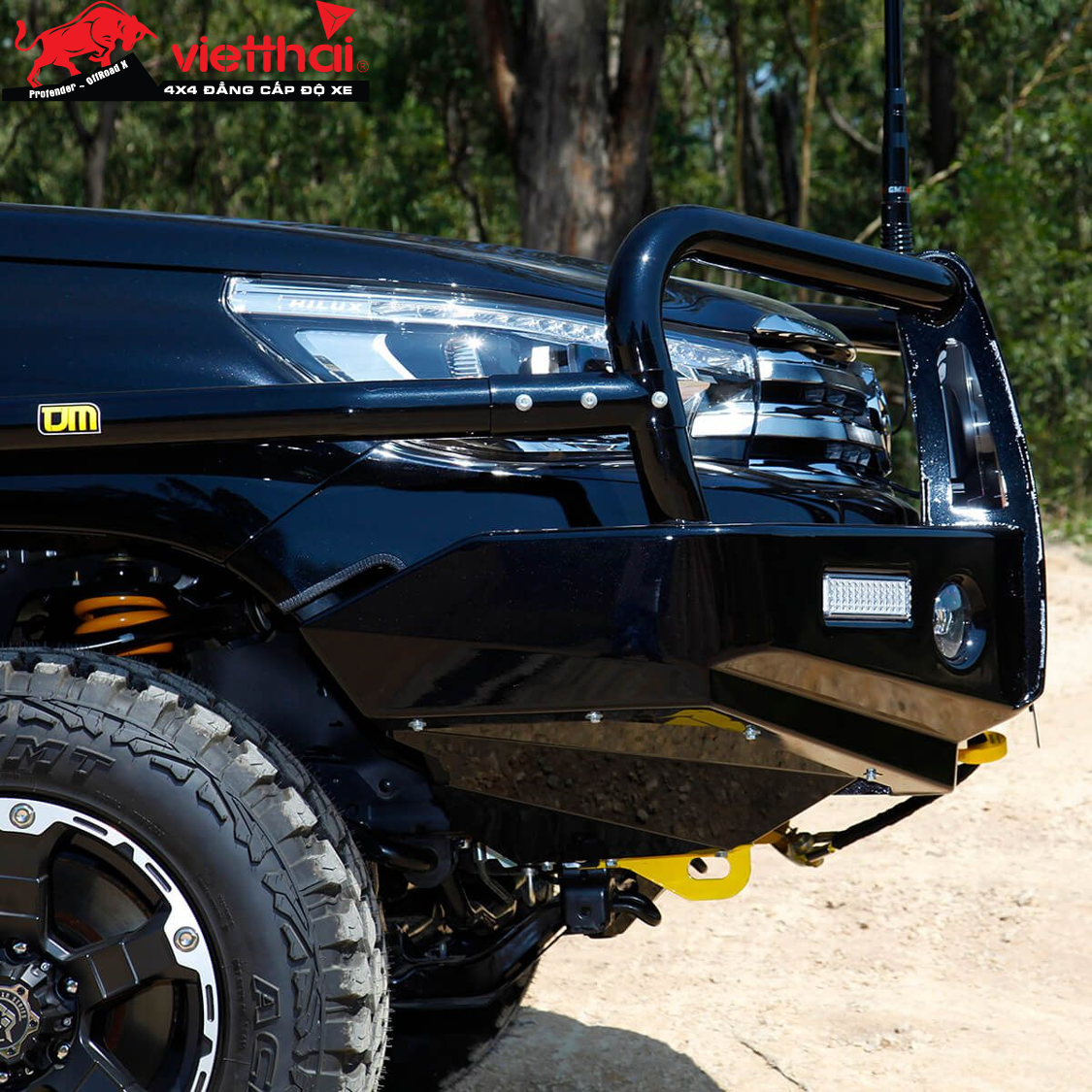 Bảo vệ hông TJM Modular Side Step ống 63 Đen danh cho Hilux 2015 +