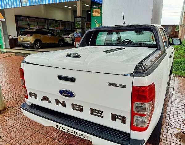 Nắp thùng thấp Ford Ranger Aeroklas kiểu Wildtrak